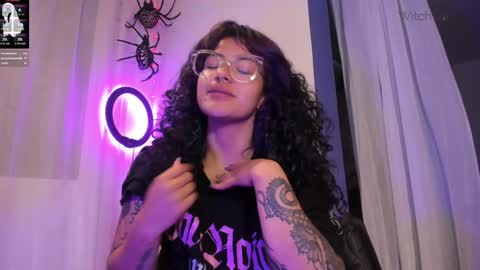 Snapshot of witchofhearts chatting on 12.27.24     Luna Violeta  A r t i s t  online show from 12.27.24