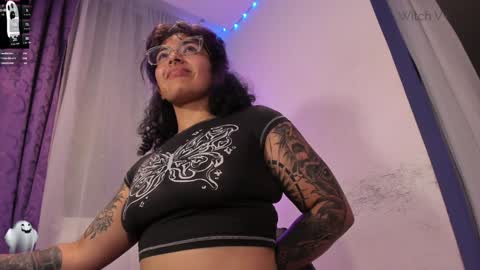 Snapshot of witchofhearts chatting on 01.03.25     Luna Violeta  A r t i s t  online show from 01.03.25