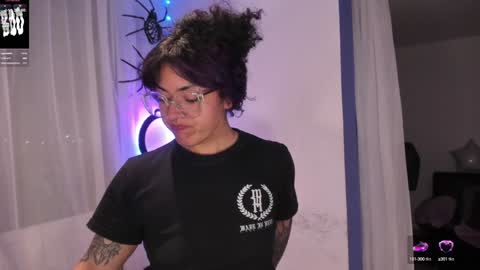 Snapshot of witchofhearts chatting on 01.04.25     Luna Violeta  A r t i s t  online show from 01.04.25