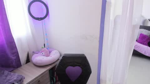 Snapshot of witchofhearts chatting on 01.04.25     Luna Violeta  A r t i s t  online show from 01.04.25