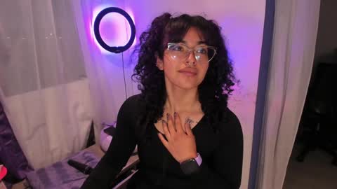 Snapshot of witchofhearts chatting on 01.06.25     Luna Violeta  A r t i s t  online show from 01.06.25