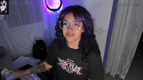 Snapshot of witchofhearts chatting on 01.22.25     Luna Violeta  A r t i s t  online show from 01.22.25