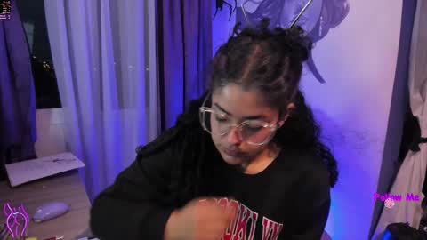 Snapshot of witchofhearts chatting on 11.20.25 Luna Violeta A r t i s t online show from 11.20.25