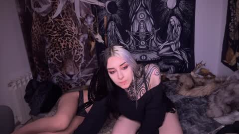 Snapshot of witchshadows chatting on 01.16.25 witchshadows online show from 01.16.25