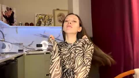 Snapshot of withlovebella chatting on 01.25.25 Isobelle online show from 01.25.25