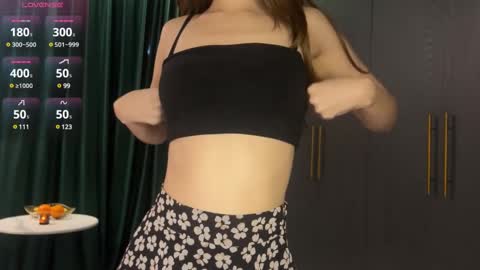 Snapshot of withlovebella chatting on 02.19.25 Isobelle online show from 02.19.25