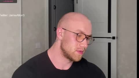 Snapshot of wlademarbergs chatting on 10.22.25 Wlademar online show from 10.22.25