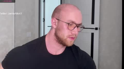 Snapshot of wlademarbergs chatting on 10.27.25 Wlademar online show from 10.27.25