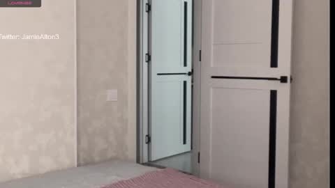 Snapshot of wlademarbergs chatting on 10.28.25 Wlademar online show from 10.28.25