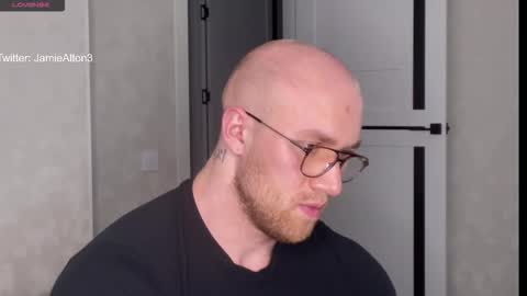 Snapshot of wlademarbergs chatting on 11.02.25 Wlademar online show from 11.02.25