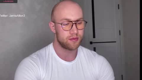 Snapshot of wlademarbergs chatting on 11.24.25 Wlademar online show from 11.24.25