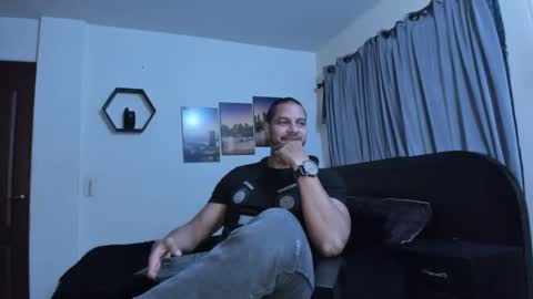 Magnus Dark independent model online show from 11.21.25