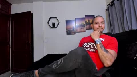 Magnus Dark independent model online show from 04.04.26