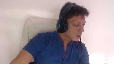 Snapshot of wolf_2765 chatting on 10.13.25 Wolf online show from 10.13.25