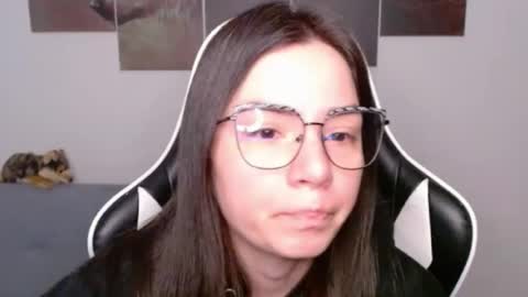 Snapshot of wolfs_daughter chatting on 07.11.26 Alex online show from 07.11.26