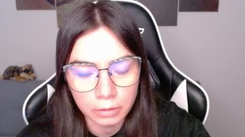 Snapshot of wolfs_daughter chatting on 07.21.26 Alex online show from 07.21.26