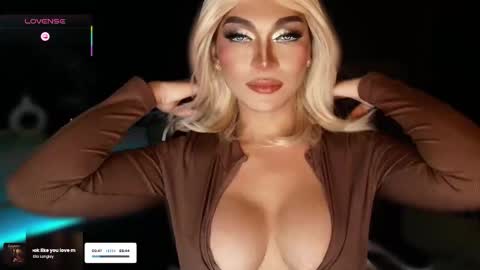 Snapshot of womanofyourdesire_ts chatting on 10.26.25 Julia online show from 10.26.25