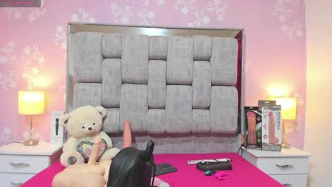 wonderkloe_ online show from 12.02.25