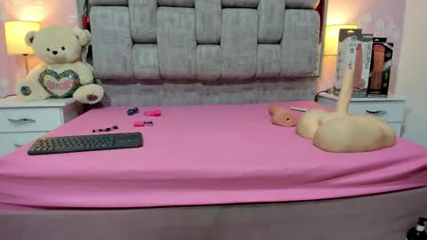 wonderkloe_ online show from 12.13.25