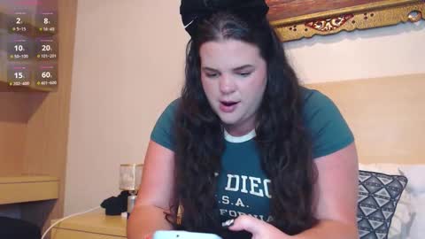 Snapshot of wow_its_kaitlyn chatting on 10.22.25 Kaitlyn xx online show from 10.22.25