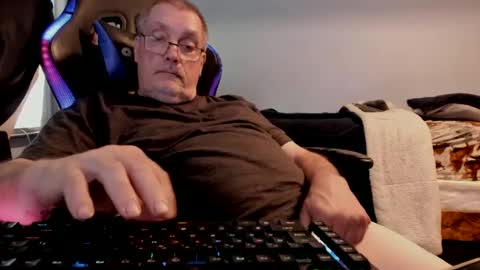 Snapshot of wowsers2022 chatting on 09.13.25 wowsers2022 online show from 09.13.25