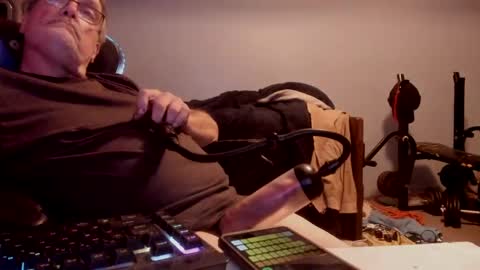 Snapshot of wowsers2022 chatting on 10.04.25 wowsers2022 online show from 10.04.25