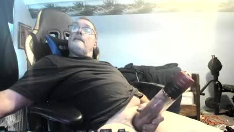 Snapshot of wowsers2022 chatting on 10.29.25 wowsers2022 online show from 10.29.25