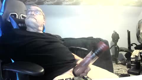 Snapshot of wowsers2022 chatting on 11.01.25 wowsers2022 online show from 11.01.25