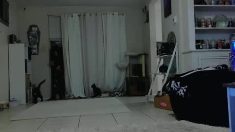 Crystal Lake online show from 10.08.25