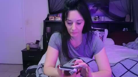 Snapshot of wrenleigh chatting on 05.08.26 Crystal Lake online show from 05.08.26