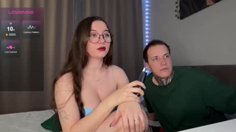 Snapshot of wwow_meow chatting on 12.05.25 Eric and Christine 3 online show from 12.05.25