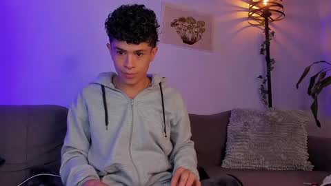 Snapshot of wyatt_444 chatting on 01.05.25 wyatt online show from 01.05.25