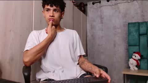 Snapshot of wyatt_444 chatting on 01.10.25 wyatt online show from 01.10.25