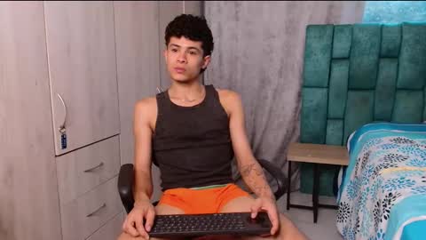 Snapshot of wyatt_444 chatting on 01.10.25 wyatt online show from 01.10.25