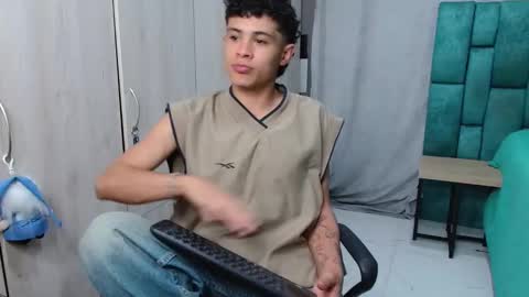 Snapshot of wyatt_444 chatting on 01.22.25 wyatt online show from 01.22.25