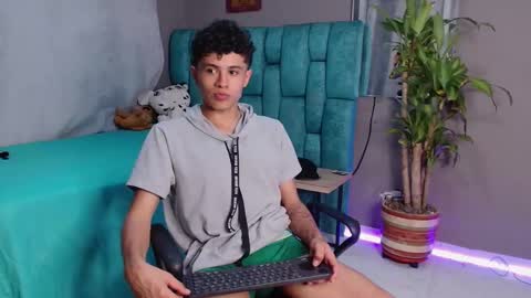 Snapshot of wyatt_444 chatting on 01.22.25 wyatt online show from 01.22.25