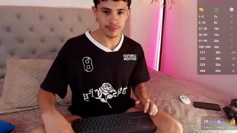 Snapshot of wyatt_444 chatting on 11.11.25 wyatt online show from 11.11.25