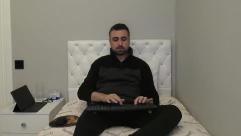 Snapshot of x_____0_____x chatting on 04.11.26 Mr. Lonely online show from 04.11.26