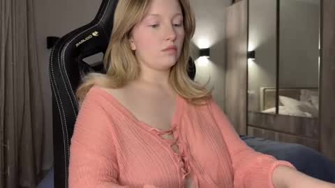 Snapshot of x__ivy_x chatting on 12.12.24 eva online show from 12.12.24