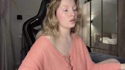 Snapshot of x__ivy_x chatting on 01.10.25 eva online show from 01.10.25