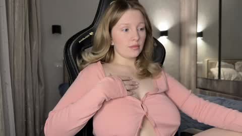 Snapshot of x__ivy_x chatting on 01.25.25 eva online show from 01.25.25