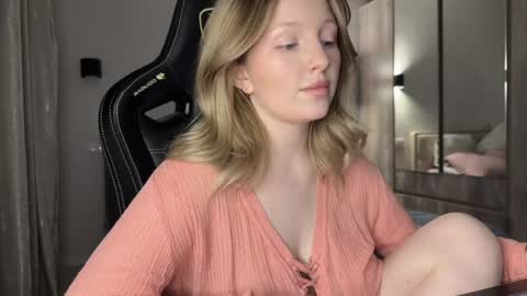 Snapshot of x__ivy_x chatting on 01.29.25 eva online show from 01.29.25