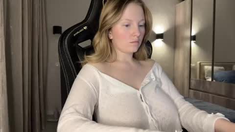 Snapshot of x__ivy_x chatting on 03.10.25 eva online show from 03.10.25