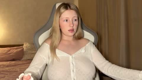 Snapshot of x__ivy_x chatting on 10.23.25 eva online show from 10.23.25