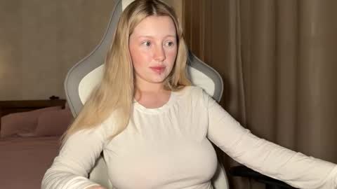 Snapshot of x__ivy_x chatting on 10.24.25 eva online show from 10.24.25