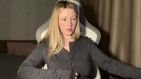 Snapshot of x__ivy_x chatting on 10.28.25 eva online show from 10.28.25