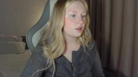 Snapshot of x__ivy_x chatting on 05.22.26 eva online show from 05.22.26