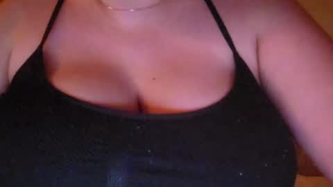 Snapshot of x_dreamgirl_x chatting on 08.01.26 Mariah online show from 08.01.26