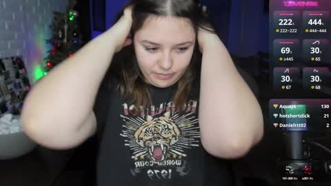 Snapshot of x_nirvana_x chatting on 01.19.25 LOVE NERDS ONLY online show from 01.19.25