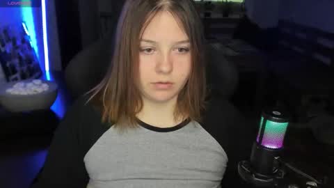 Snapshot of x_nirvana_x chatting on 09.18.25 LOVE NERDS ONLY online show from 09.18.25